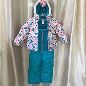 Girl’s Carter 2piece adjustable Snow Suit (5t)